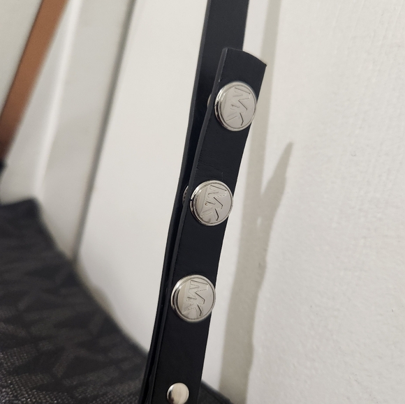 Michael Kors MK Signature Black Fanny Pack Belt Bag With Silver Chain Accent - Picture 5 of 10